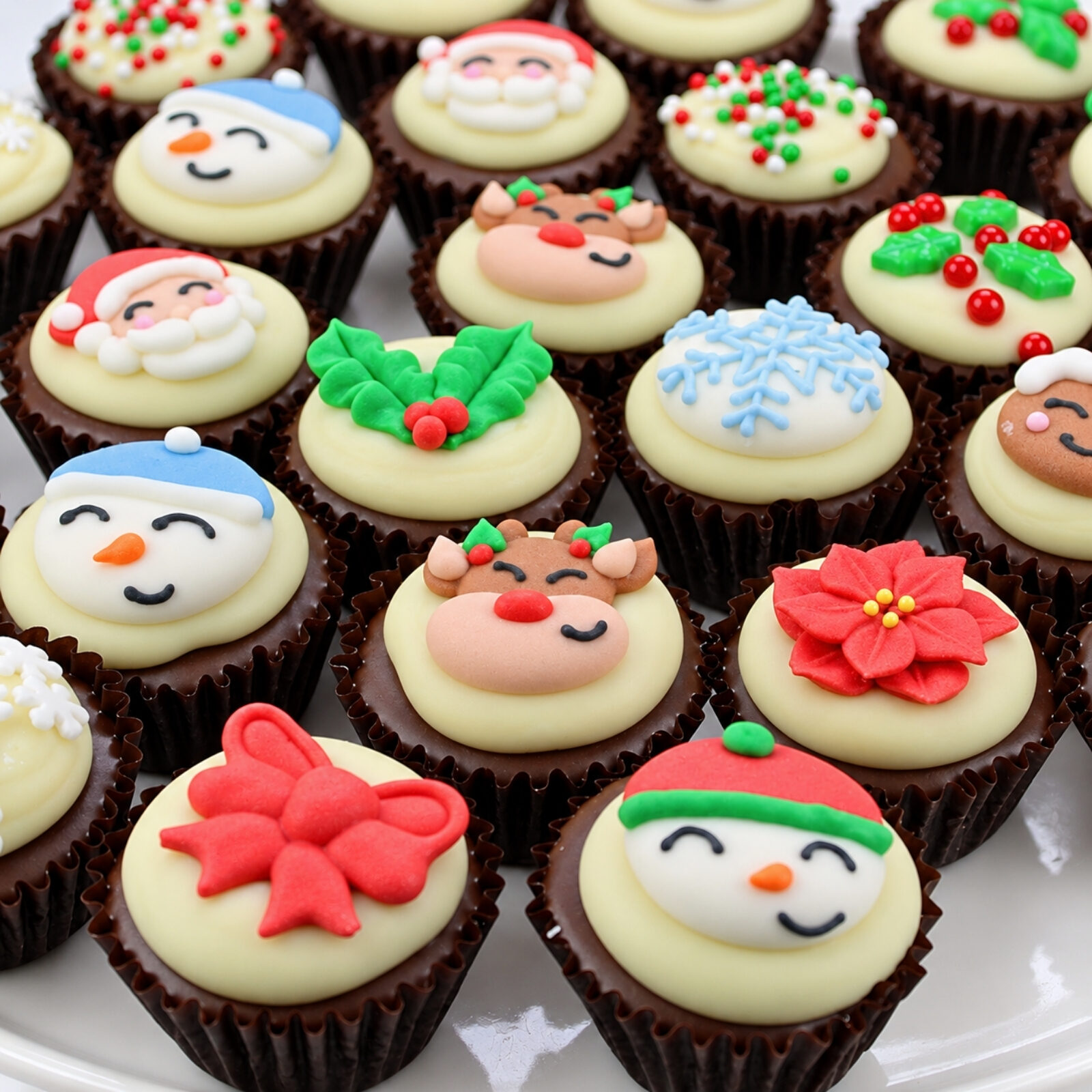 Christmas chocolate mini cakes