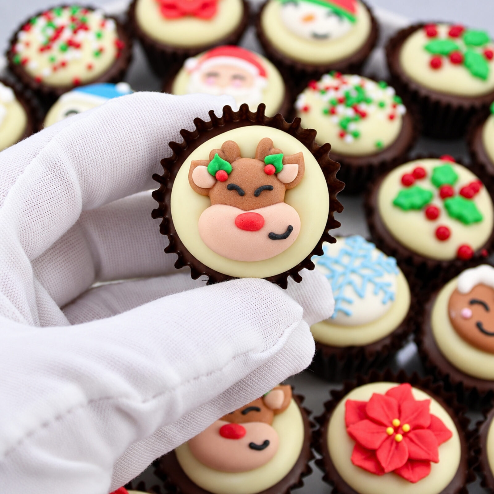 Christmas chocolate mini cakes