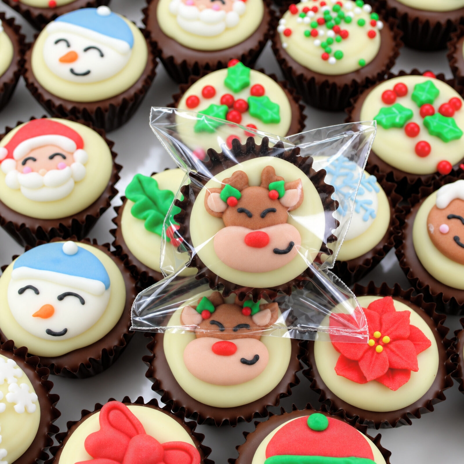 Christmas chocolate mini cakes